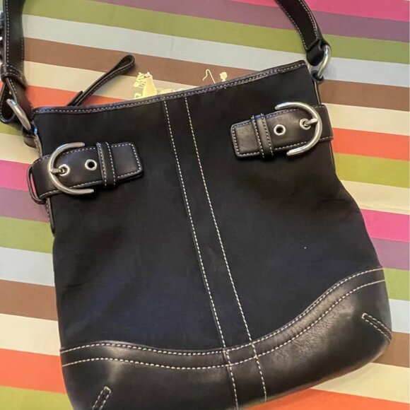 COACH BLACK SIGNATURE CANVAS & LEATHER SLIM DUFFLE SHOULDER BAG VINTAGE 3577 - Picture 1 of 8